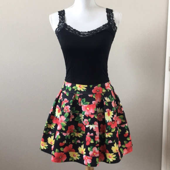 Dresses & Skirts - **PRICE FIRM** Cute Pleated Spring/Summer Skirt